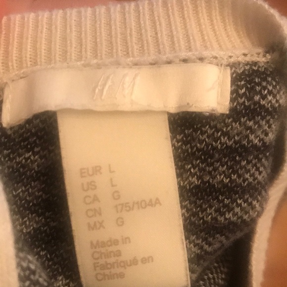 H&M Zip up plaid sweater! - Picture 4 of 4